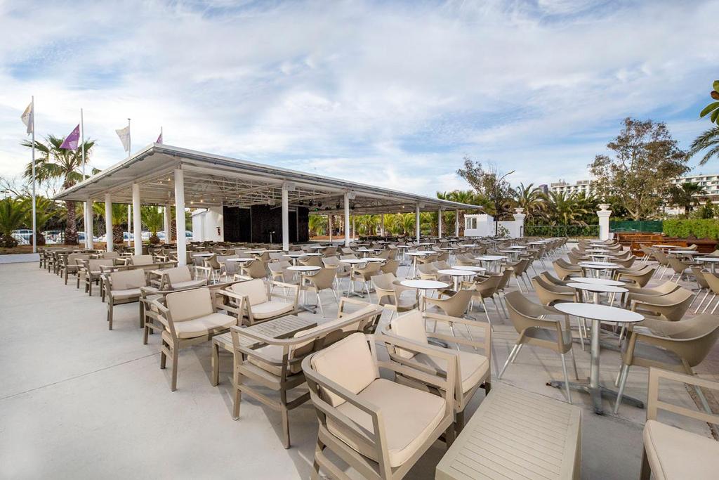 a row of tables and chairs on a patio at FERGUS Style Bahamas in Playa d'en Bossa