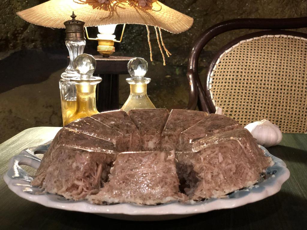 Jídlo v hotelu nebo okolí