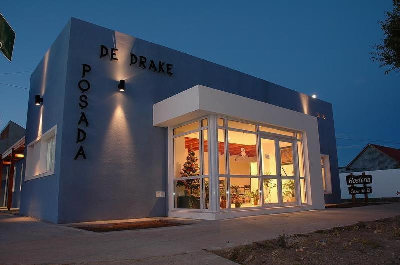 a store front of a building with a large window at Hosteria Posada Drake in Puerto San Julián