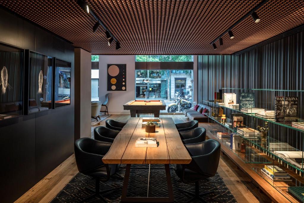 A seating area at Sir Victor Hotel, part of Sircle Collection