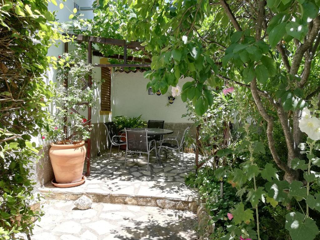 Vonkajšia záhrada v ubytovaní Cortijo Los Abedules