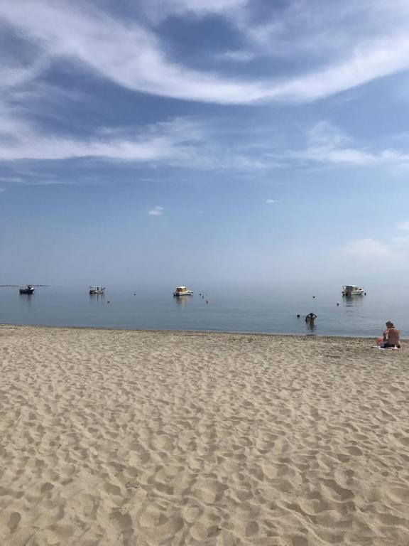 Chalkidiki Beachfront Apartment - Праздничный дом