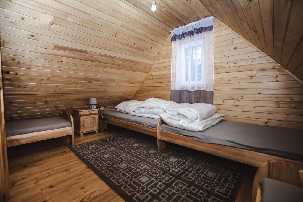 Ένα ή περισσότερα κρεβάτια σε δωμάτιο στο Bieszczadzki Zakamarek