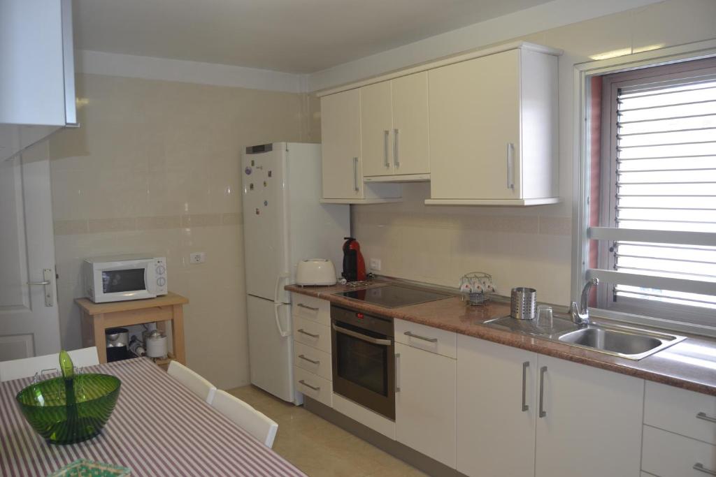 Kuchyňa alebo kuchynka v ubytovaní Apartamento Vacacional Relax frente al mar