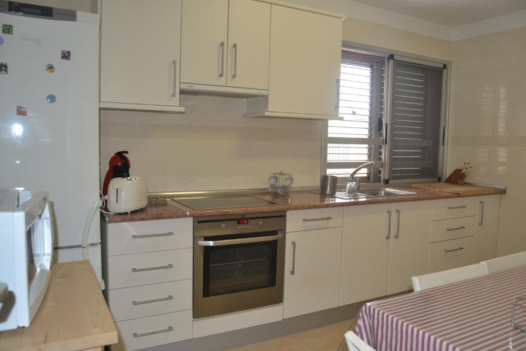 Kuchyňa alebo kuchynka v ubytovaní Apartamento Vacacional Relax frente al mar