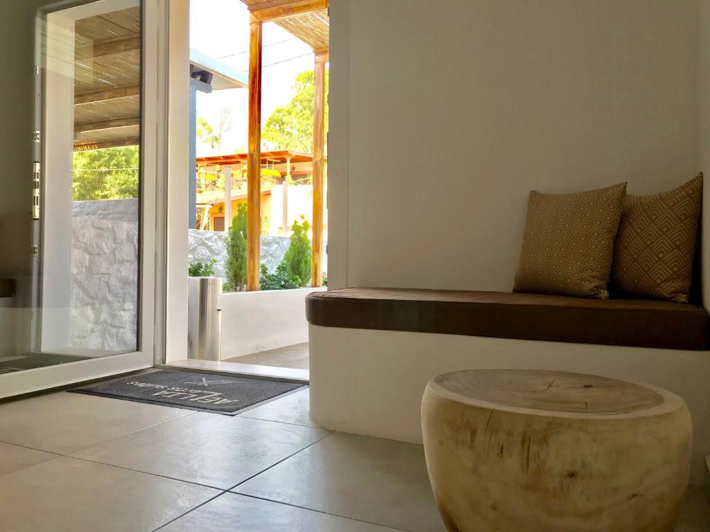 Balkón nebo terasa v ubytování AELLIA HOTEL & SUITES LEROS