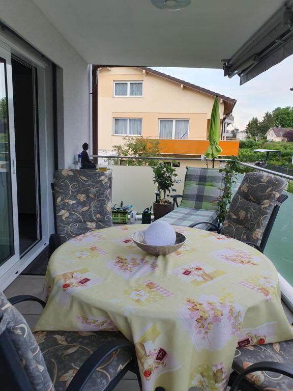 Posezení v ubytování Chambre aux bord de l'Areuse