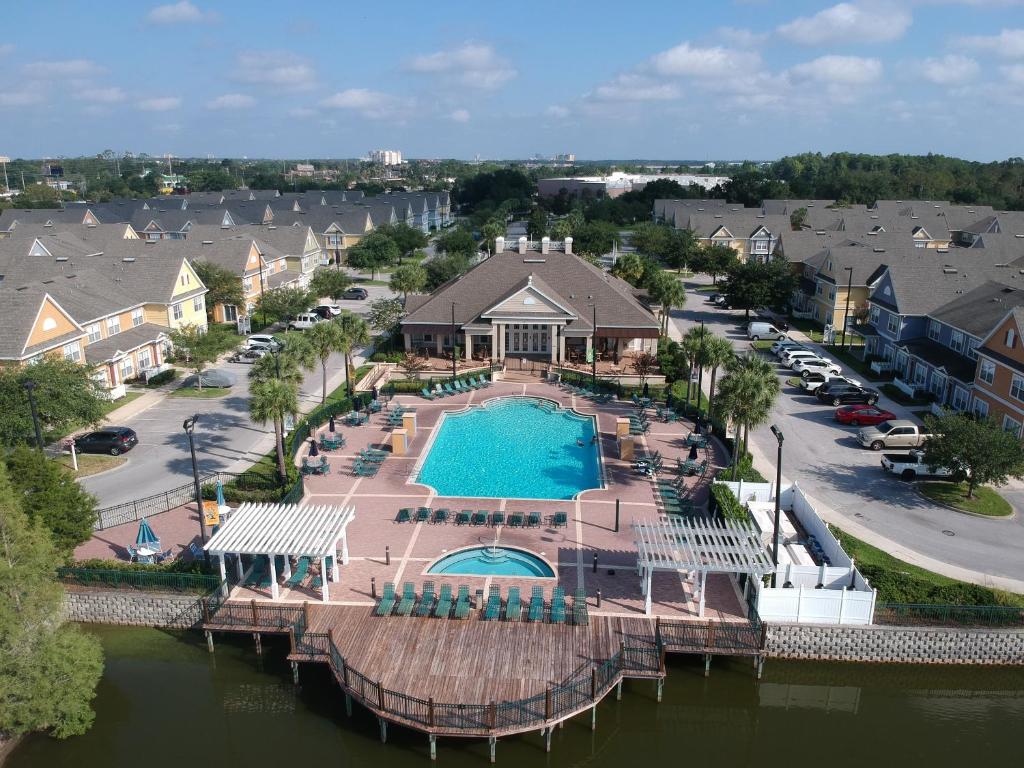 an aerial view of a resort with a swimming pool at Kissimmee 3bed Villa Near Disney in Kissimmee