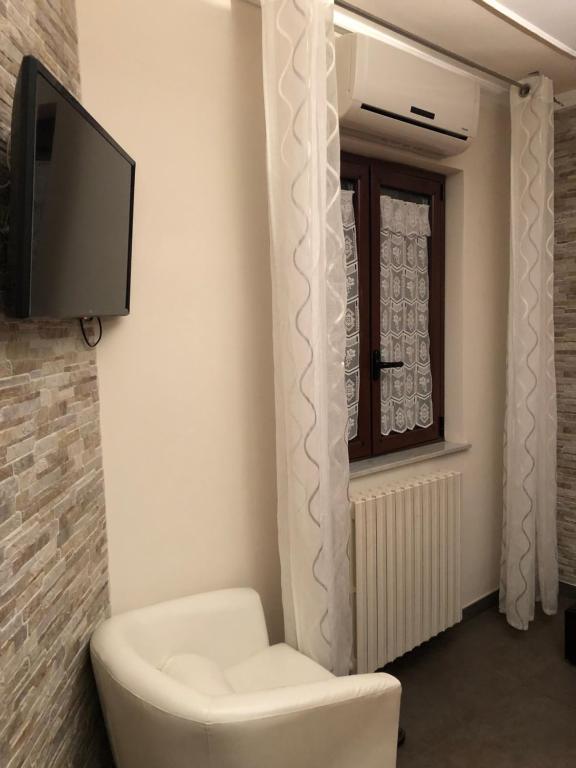 Televízia a/alebo spoločenská miestnosť v ubytovaní Sicily Center rooms -Calascibetta,Enna-