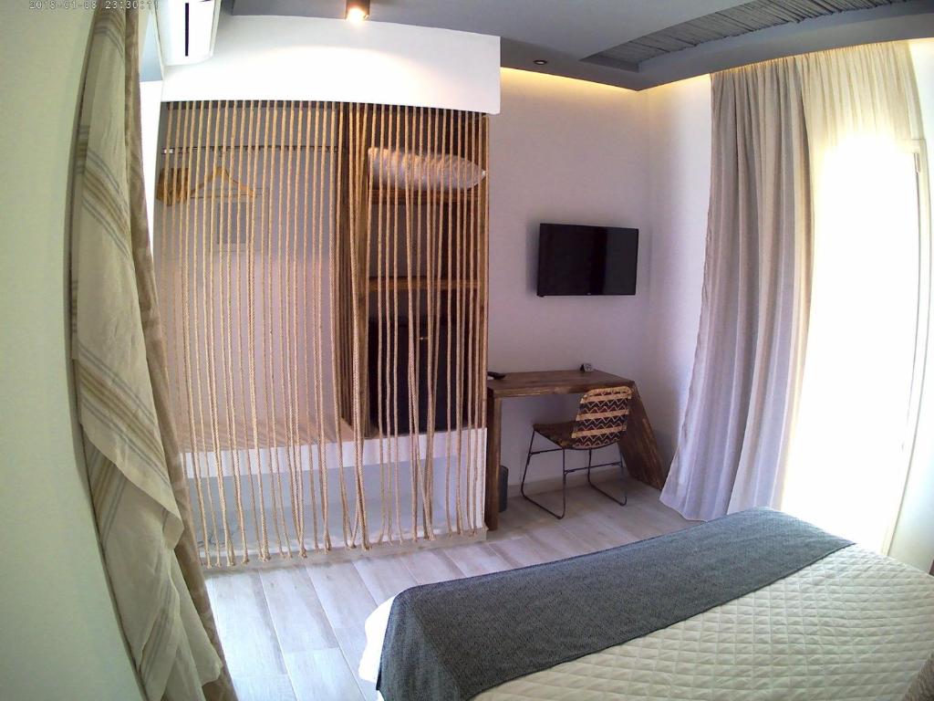 Postel nebo postele na pokoji v ubytování AELLIA HOTEL & SUITES LEROS