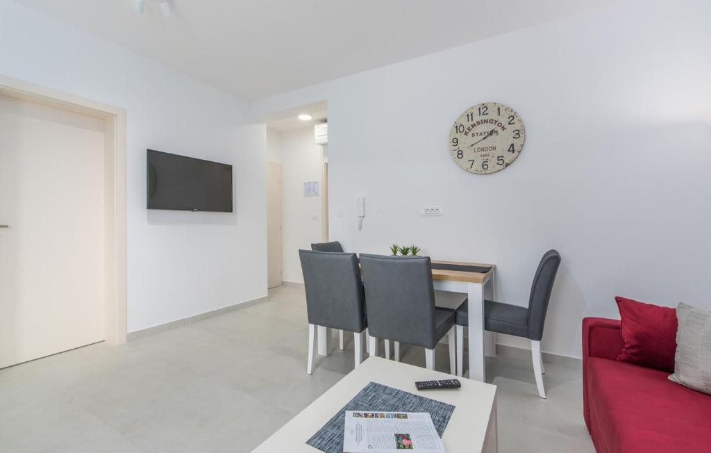 Televízia a/alebo spoločenská miestnosť v ubytovaní Apartments Hana in Funtana