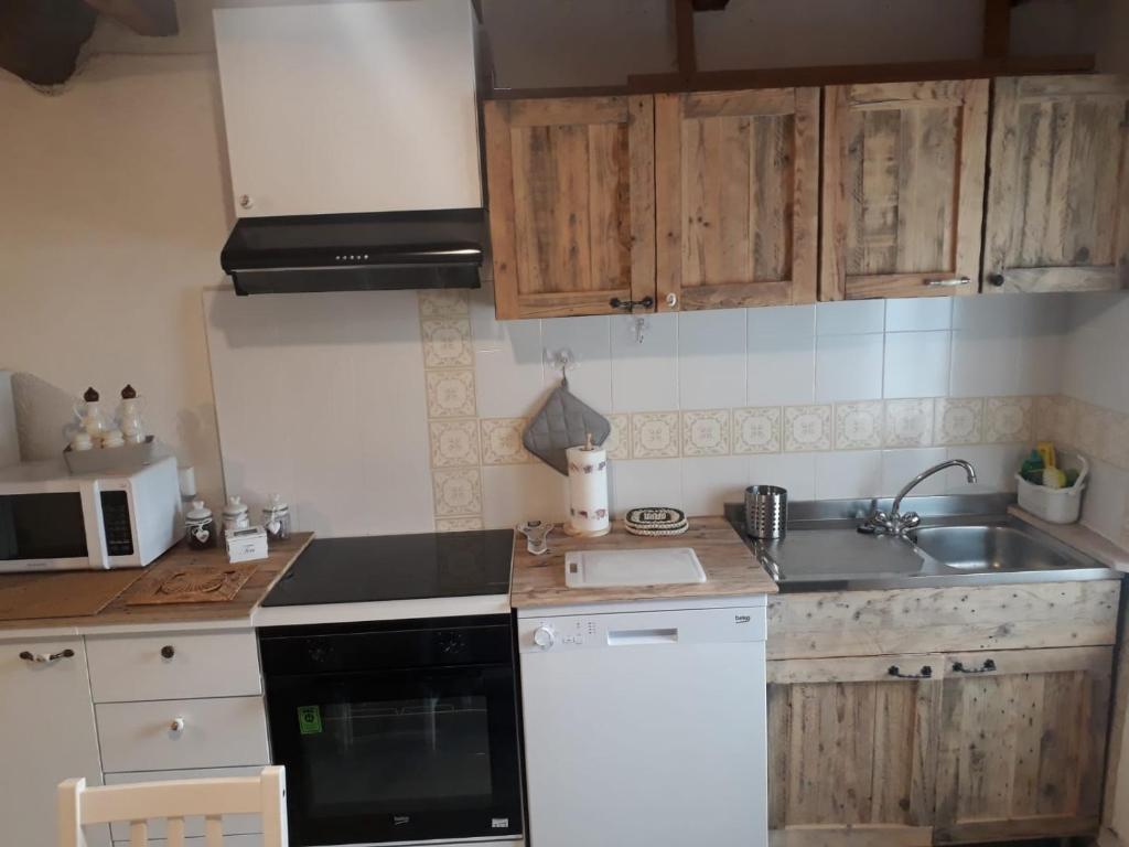 Kuchyň nebo kuchyňský kout v ubytování Agriturismo Nonnamelia
