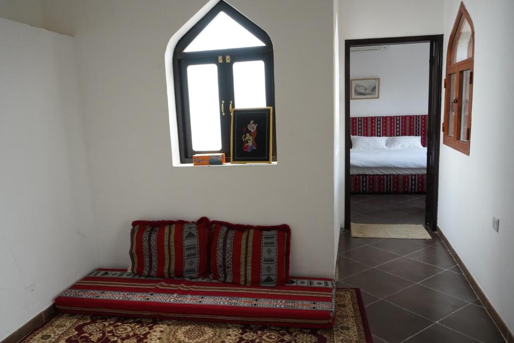 Postel nebo postele na pokoji v ubytování Date Palm Inn