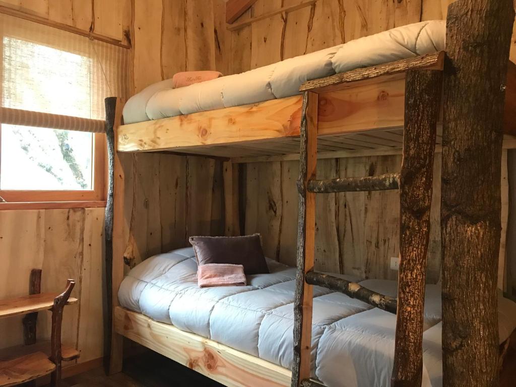 Voodi või voodid majutusasutuse Karkú Lodge toas