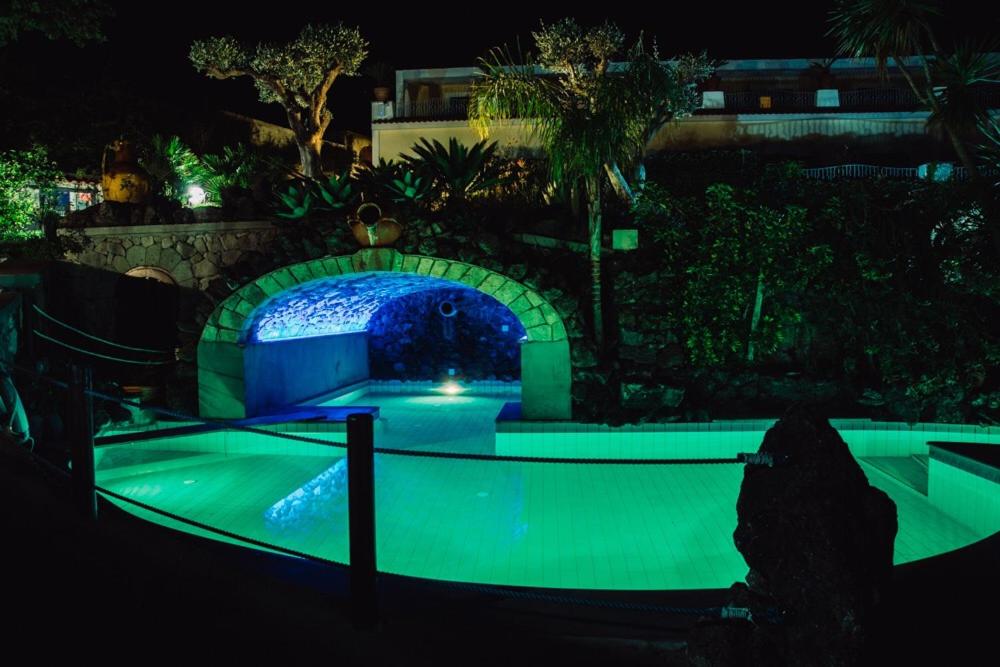 Bazén v ubytování Hotel Belvedere nebo v jeho okolí