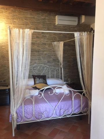 a bed with a canopy in a room at B&B Ginevra in Pisa