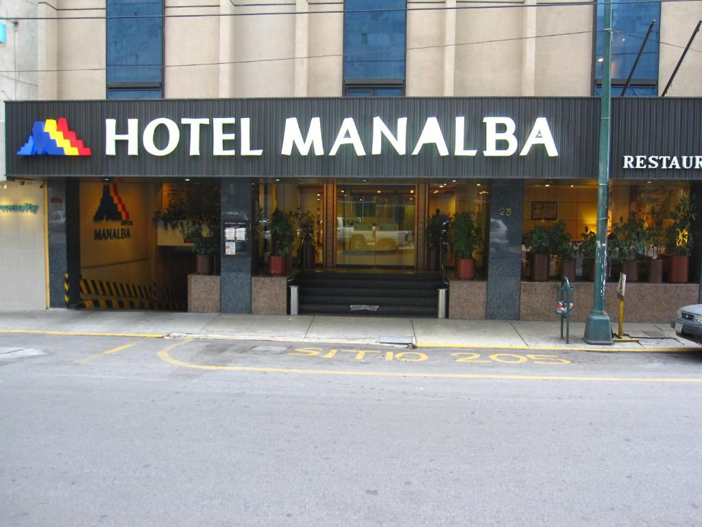 a hotel mandela building on the corner of a street at Hotel Manalba in Mexico City