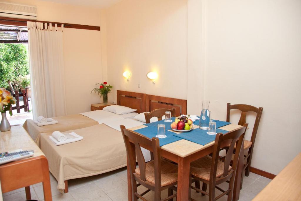 Postel nebo postele na pokoji v ubytování Akroyali Hotel & Villas