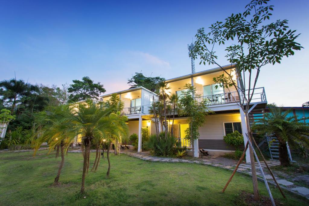 Κήπος έξω από το Tharapana Khaoyai Resort