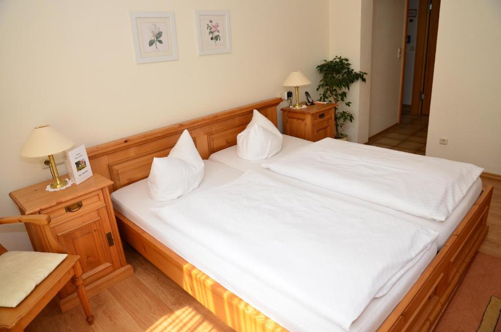 Landhotel Gemeindeschänke - Comfort Double Room With Balcony