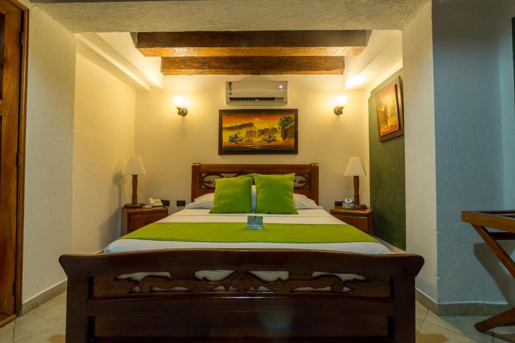 Postel nebo postele na pokoji v ubytování Hotel Don Pedro De Heredia
