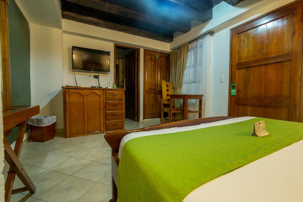 Postel nebo postele na pokoji v ubytování Hotel Don Pedro De Heredia