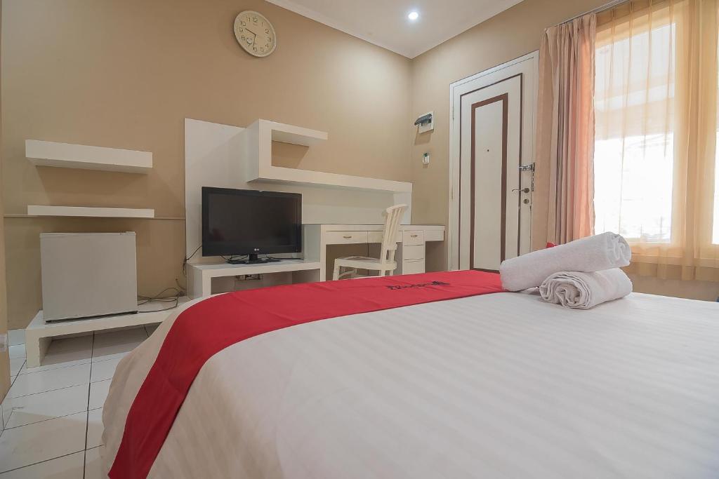 RedDoorz near Setrasari Mall 2 - Habitación Doble De Lujo