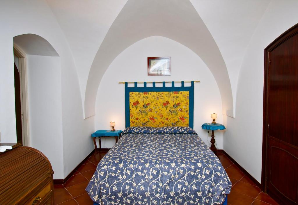 A bed or beds in a room at Villa Casale Ravello Residence
