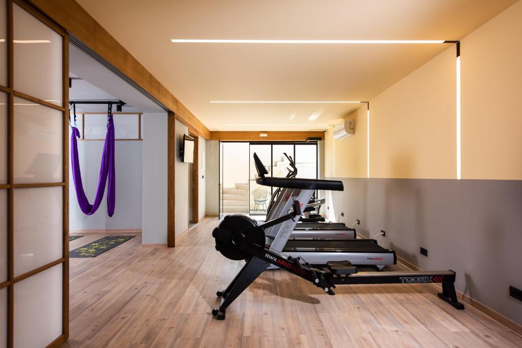 a room with a gym with a treadmill at Balos Beach in Kissamos
