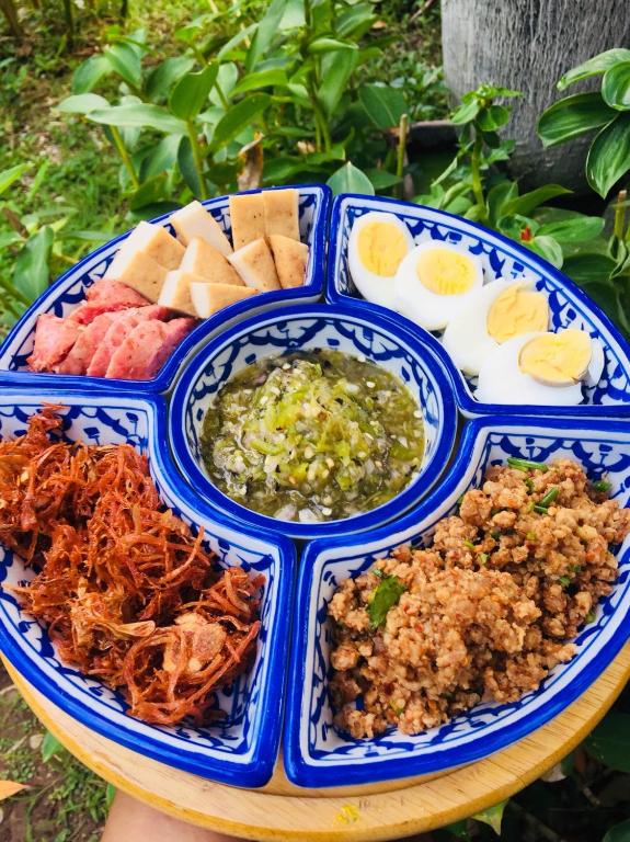 Makanan di atau berdekatan homestay