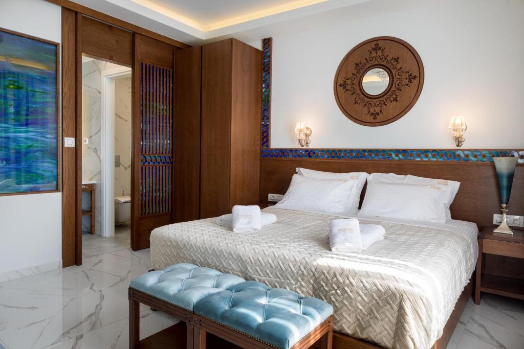 Łóżko lub łóżka w pokoju w obiekcie Vener Luxury Suites