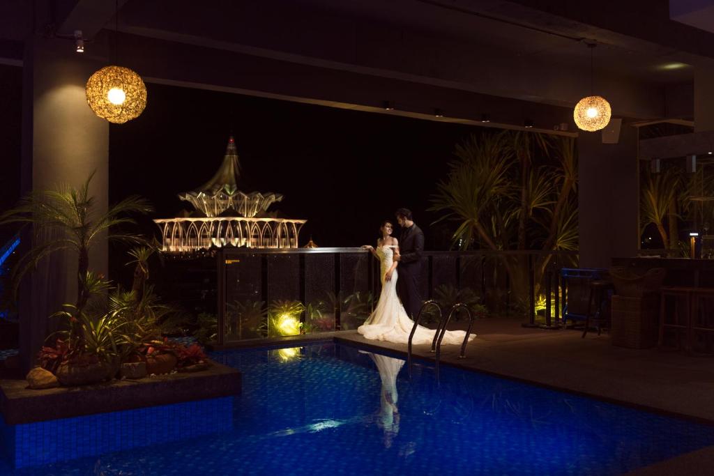 Bazén v ubytování The Waterfront Hotel Kuching nebo v jeho okolí