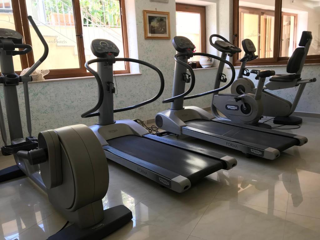 Fitness centrum a/nebo fitness zařízení v ubytování Casthotels Tramonto d'oro Terme