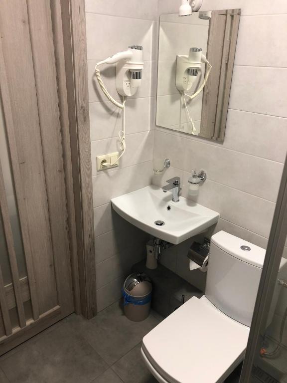 East Residence - Deluxe Queen Room