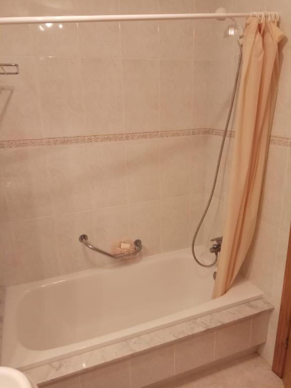 A bathroom at Apartamento A Peregrina (Silgar, Sanxenxo)