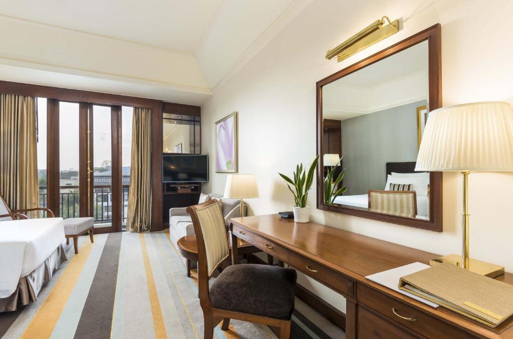 Katil atau katil-katil dalam bilik di Hotel Chatrium Royal Lake Yangon