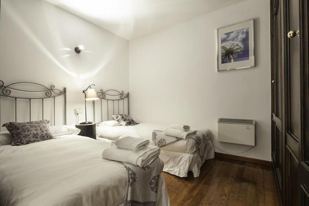 Posteľ alebo postele v izbe v ubytovaní Luderna - Apartamento con terraza Bonaigua B2 Salient