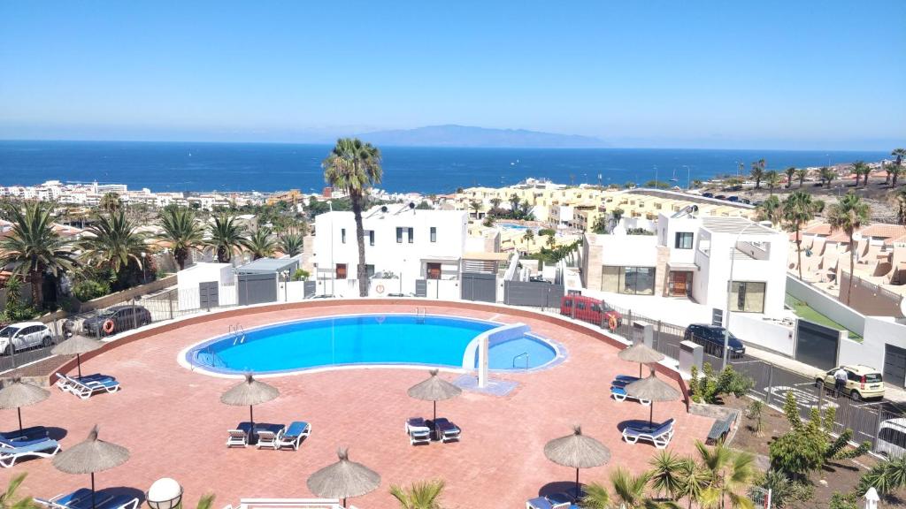 Bazén v ubytování New Deluxe Stunned Seaview 2 bed Apt nebo v jeho okolí