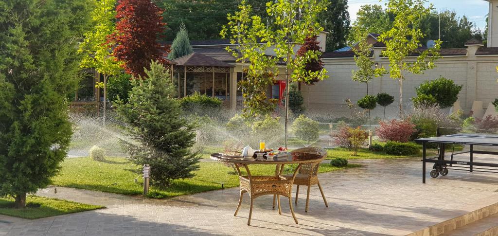 Сад в Silk Road Kokand Hotel