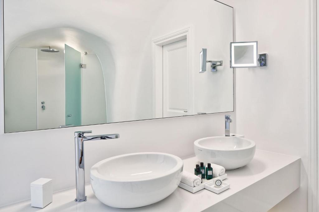 Koupelna v ubytování Canaves Oia Suites - Small Luxury Hotels of the World
