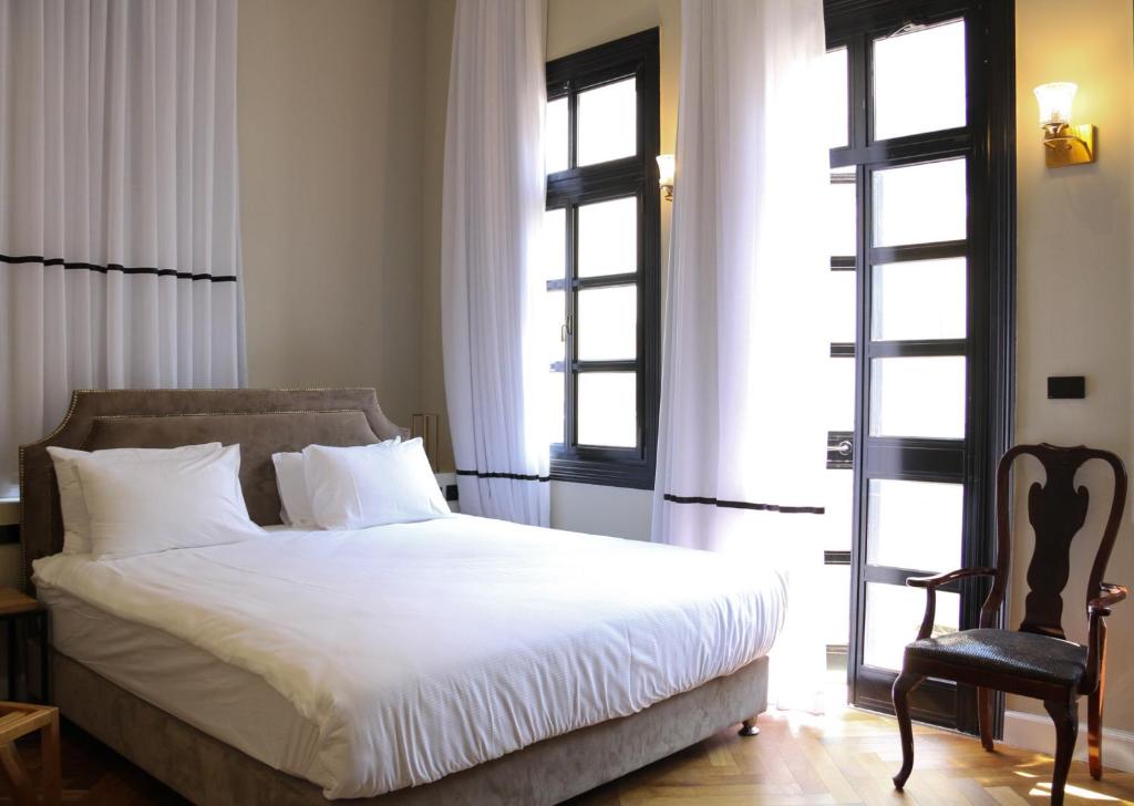 Postel nebo postele na pokoji v ubytování Jaffo Tel-Aviv King Gallery Boutique Hotel
