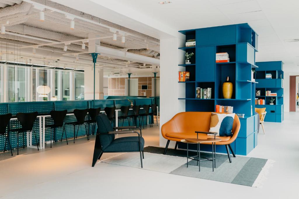 Een zitgedeelte bij Hotel Casa Amsterdam
