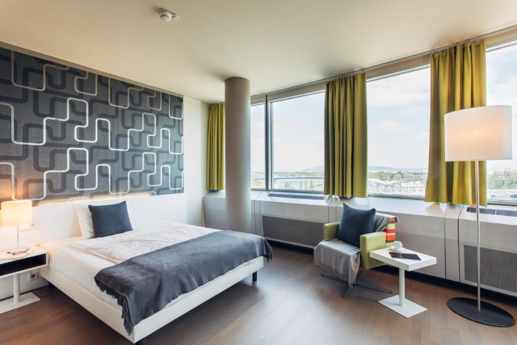 Postel nebo postele na pokoji v ubytování harry's home Wien hotel & apartments