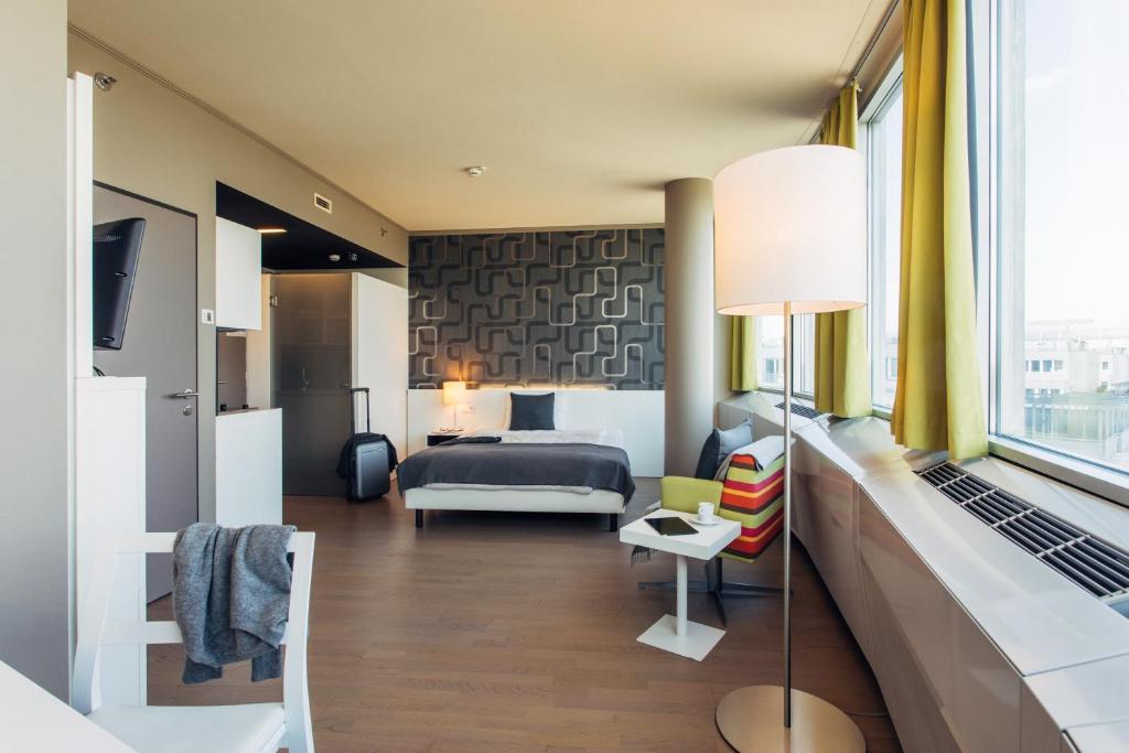 Postel nebo postele na pokoji v ubytování harry's home Wien hotel & apartments