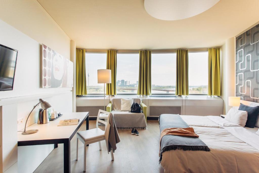 Postel nebo postele na pokoji v ubytování harry's home Wien hotel & apartments
