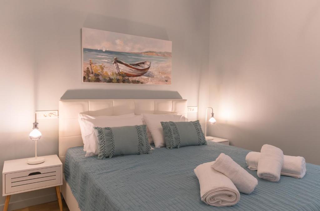 Postel nebo postele na pokoji v ubytování Saint George cozy studio