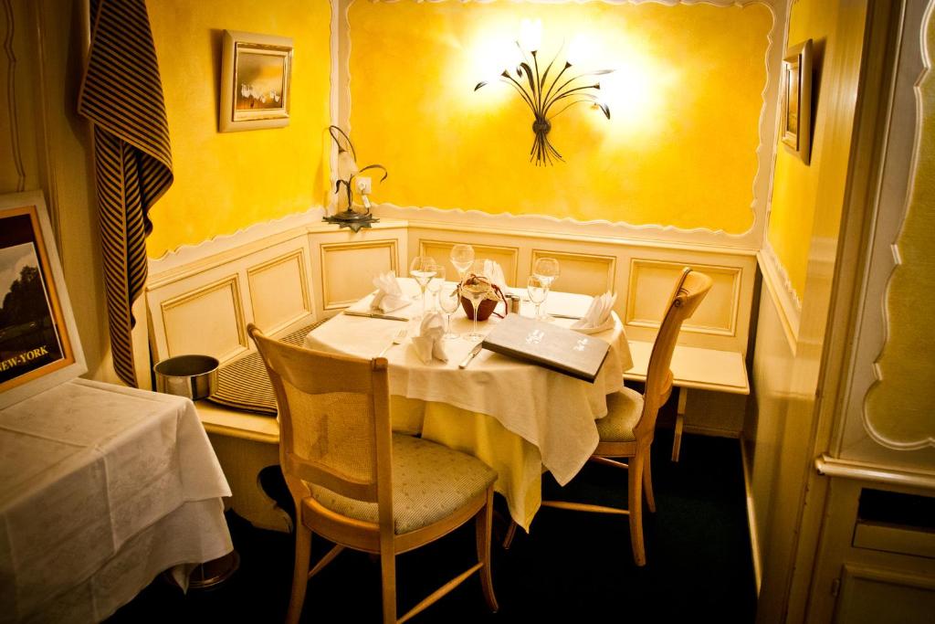 Restaurace v ubytování Logis Hotel Aux Comtes De Hanau