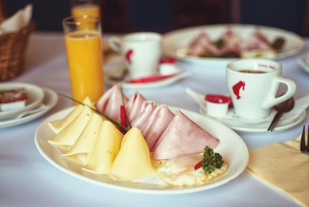 Restaurace a Penzion Praha - 8