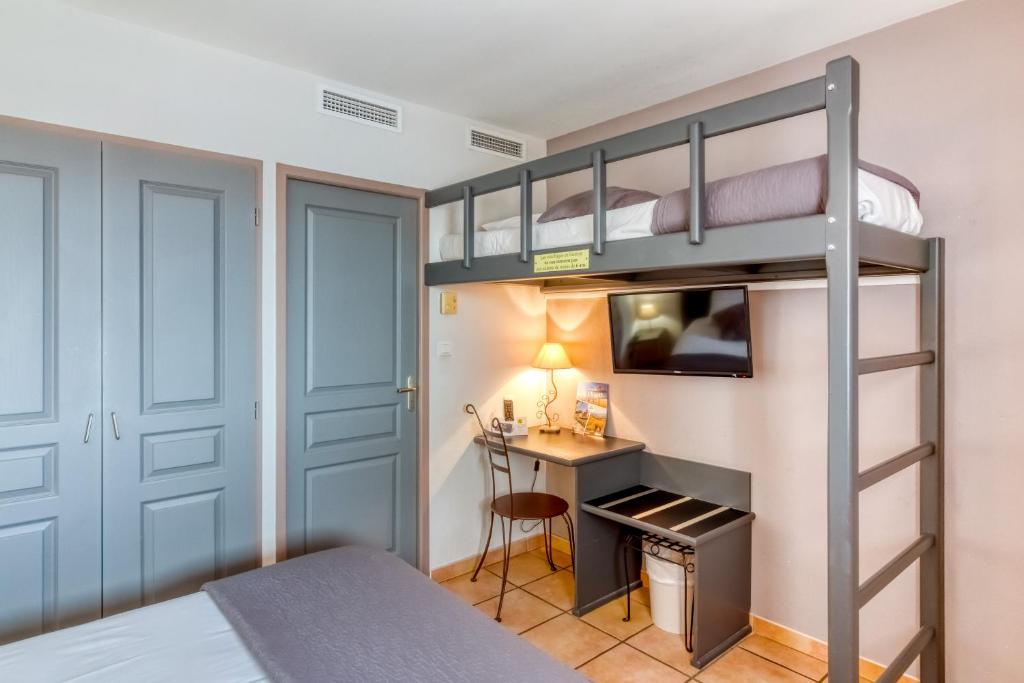 Postel nebo postele na pokoji v ubytování Logis Hôtel Les II Mas - Perpignan Sud