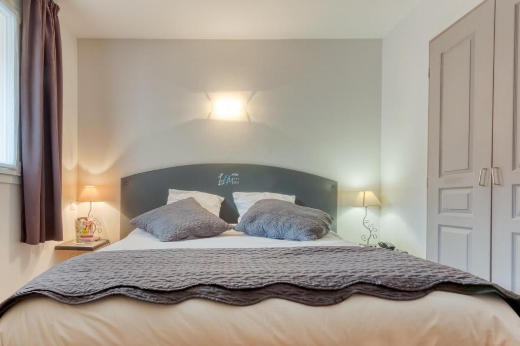Postel nebo postele na pokoji v ubytování Logis Hôtel Les II Mas - Perpignan Sud